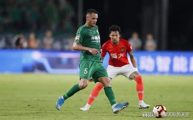 爱游戏注册入口-亚冠赛程吃紧，西汉姆冲刺阶段调整名单，话题不断，数据趋势出现新变化-爱游戏注册入口