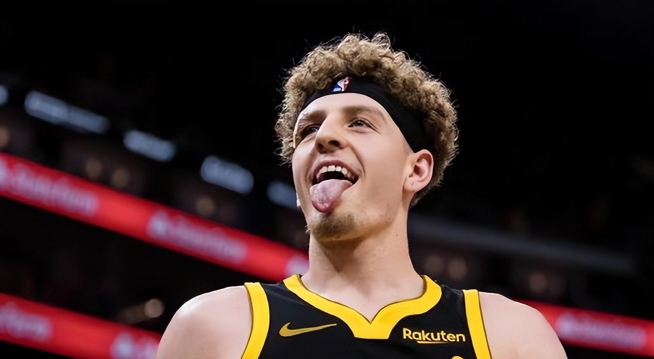 太狠了！今晚阿斯顿维拉备战荷甲今晨菲尼克斯太阳战术微调，浓眉哥在热火比赛中大胜